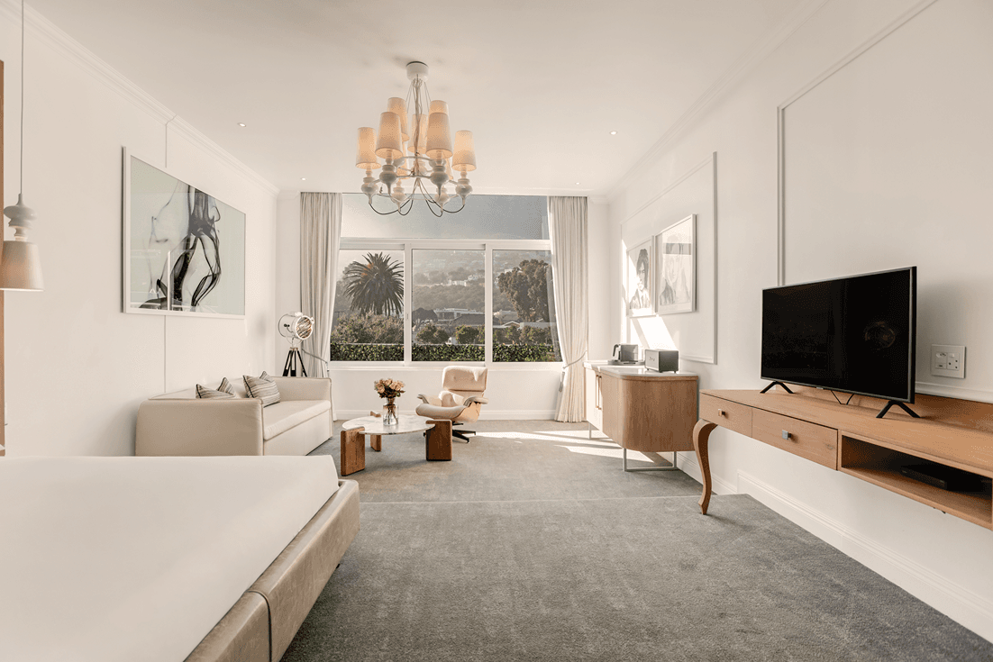 Superior Mountain-facing room