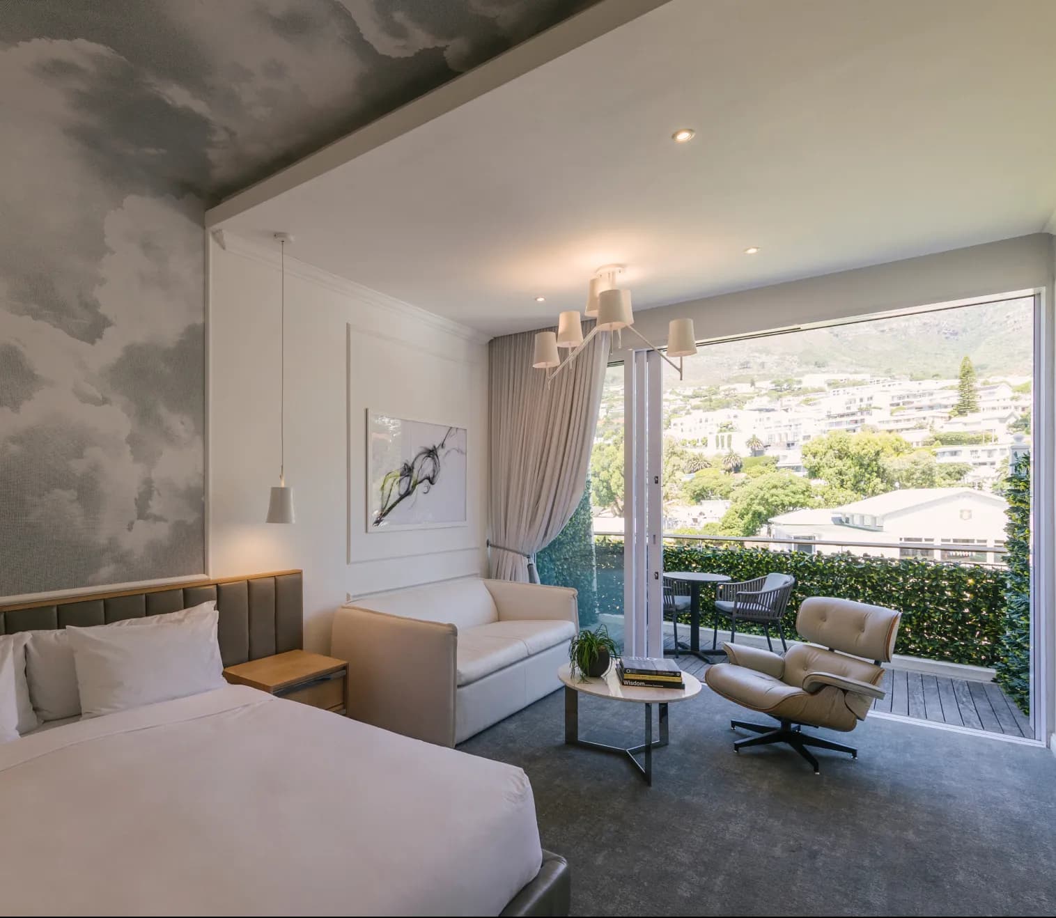 classic-mountain-facing-room