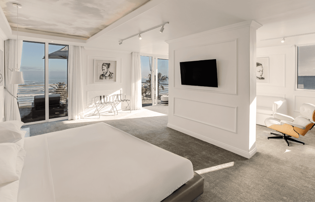 Junior Sea-Facing suite
