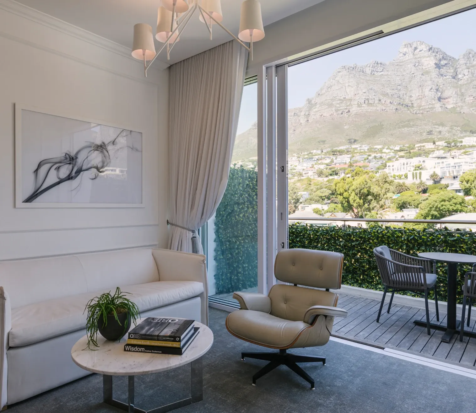 classic-mountain-facing-room