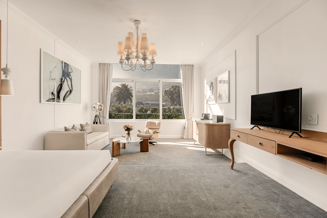 Superior Mountain-facing room
