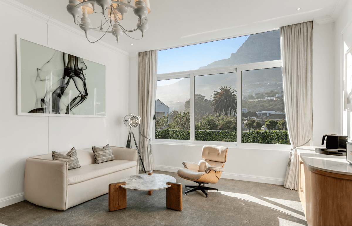 Superior Mountain-Facing Room